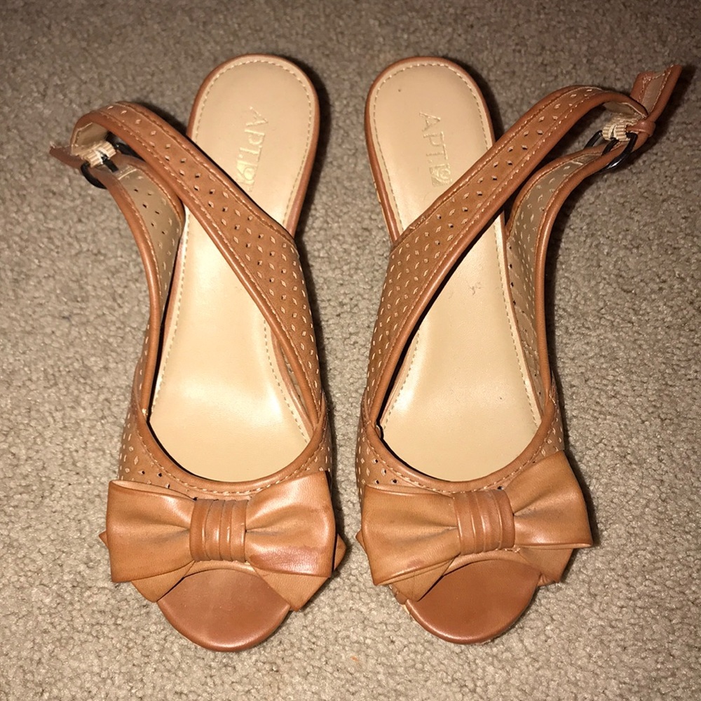 Brown Bow Wedges
